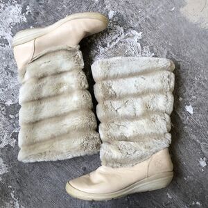 Timberlands   sheep skin boots